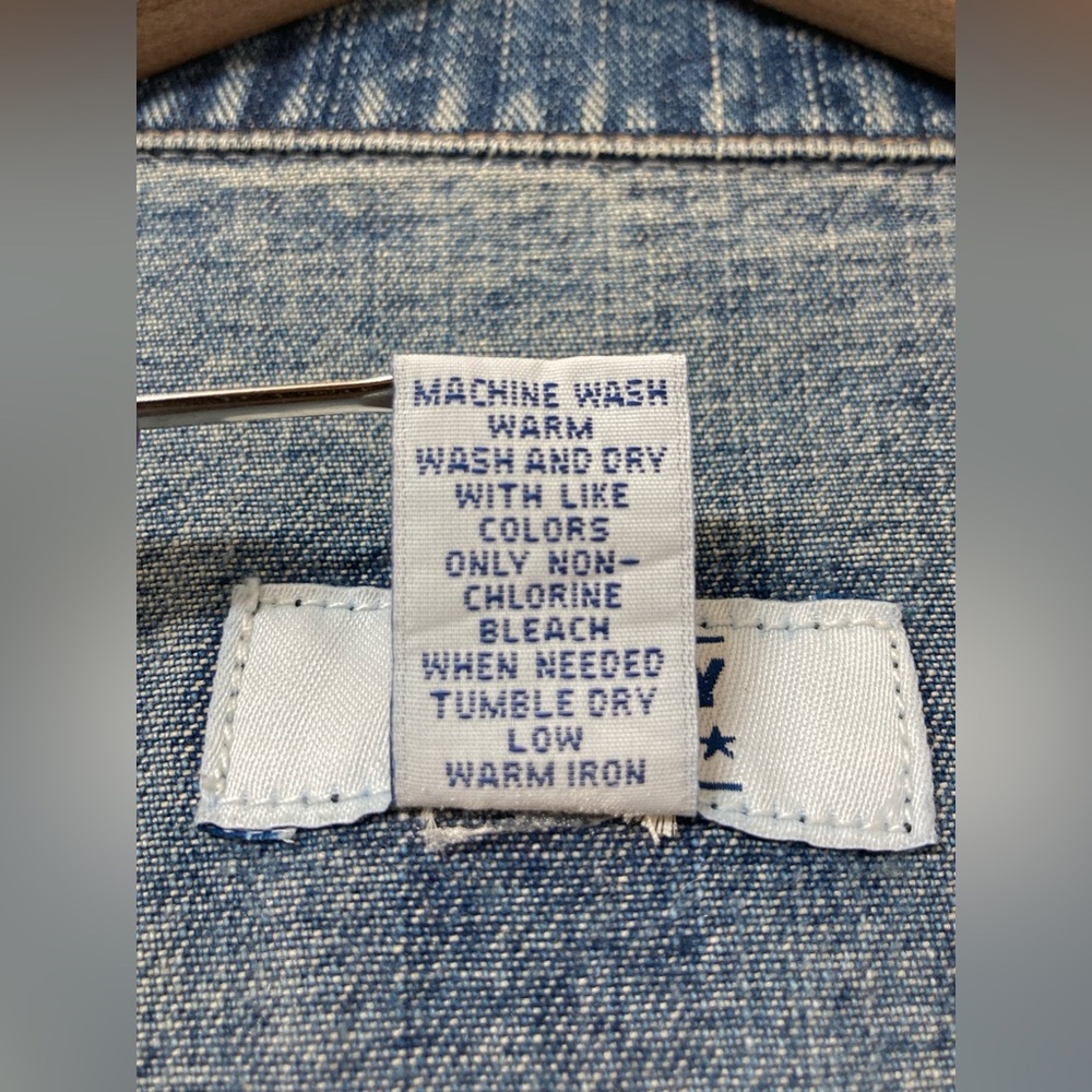 Old Navy Women’s Medium Wash Blue Denim Jacket Size Medium Trucker Classic - Picture 6 of 8